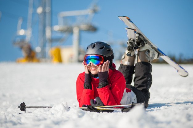Výber lyžiarskej prilby nepodceňujte!